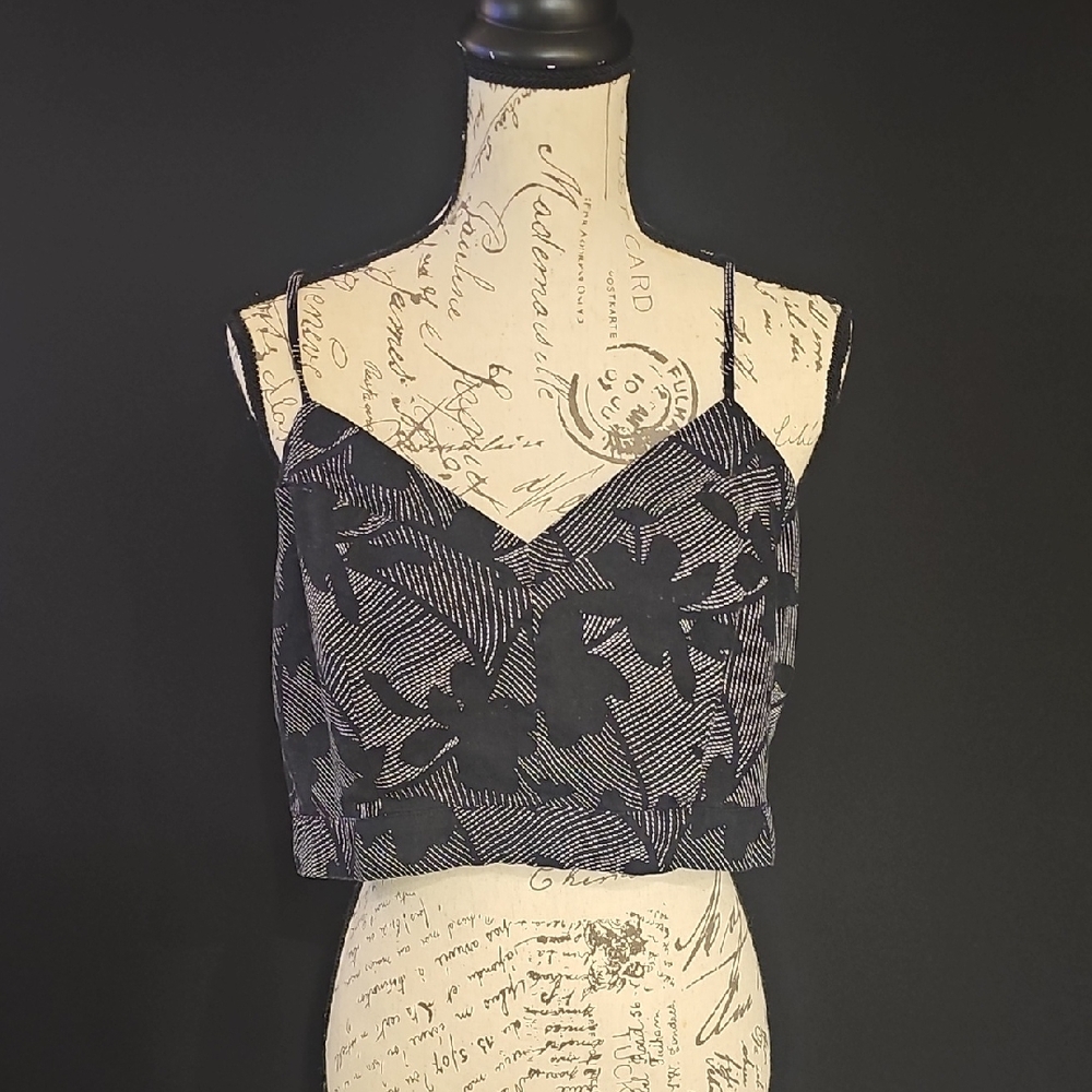 Universal Thread Black and Cream Knit Top